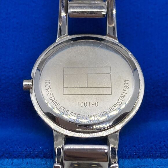 💛 Tommy Hilfiger Round Stainless Steel Vintage Watch - Picture 4 of 5